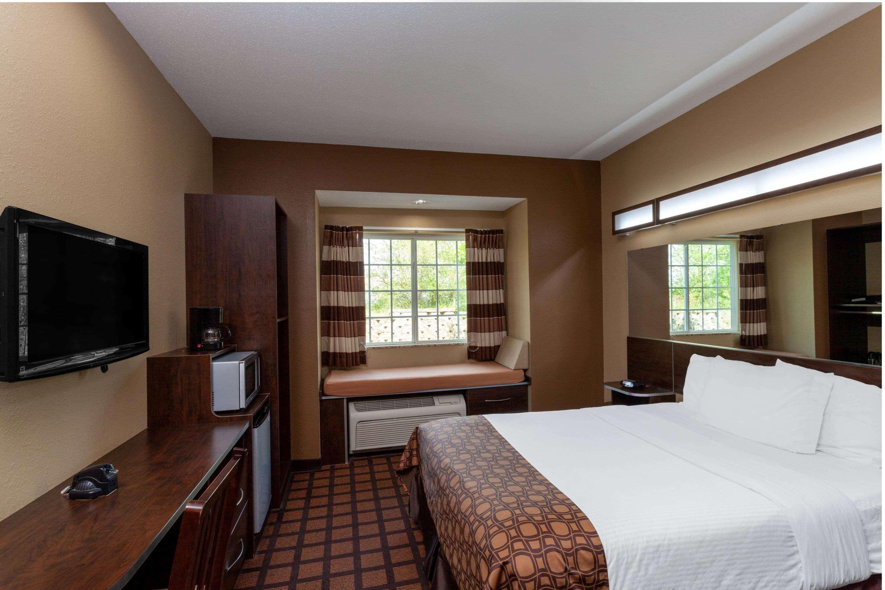 Microtel Inn & Suites By Wyndham Columbia Bagian luar foto