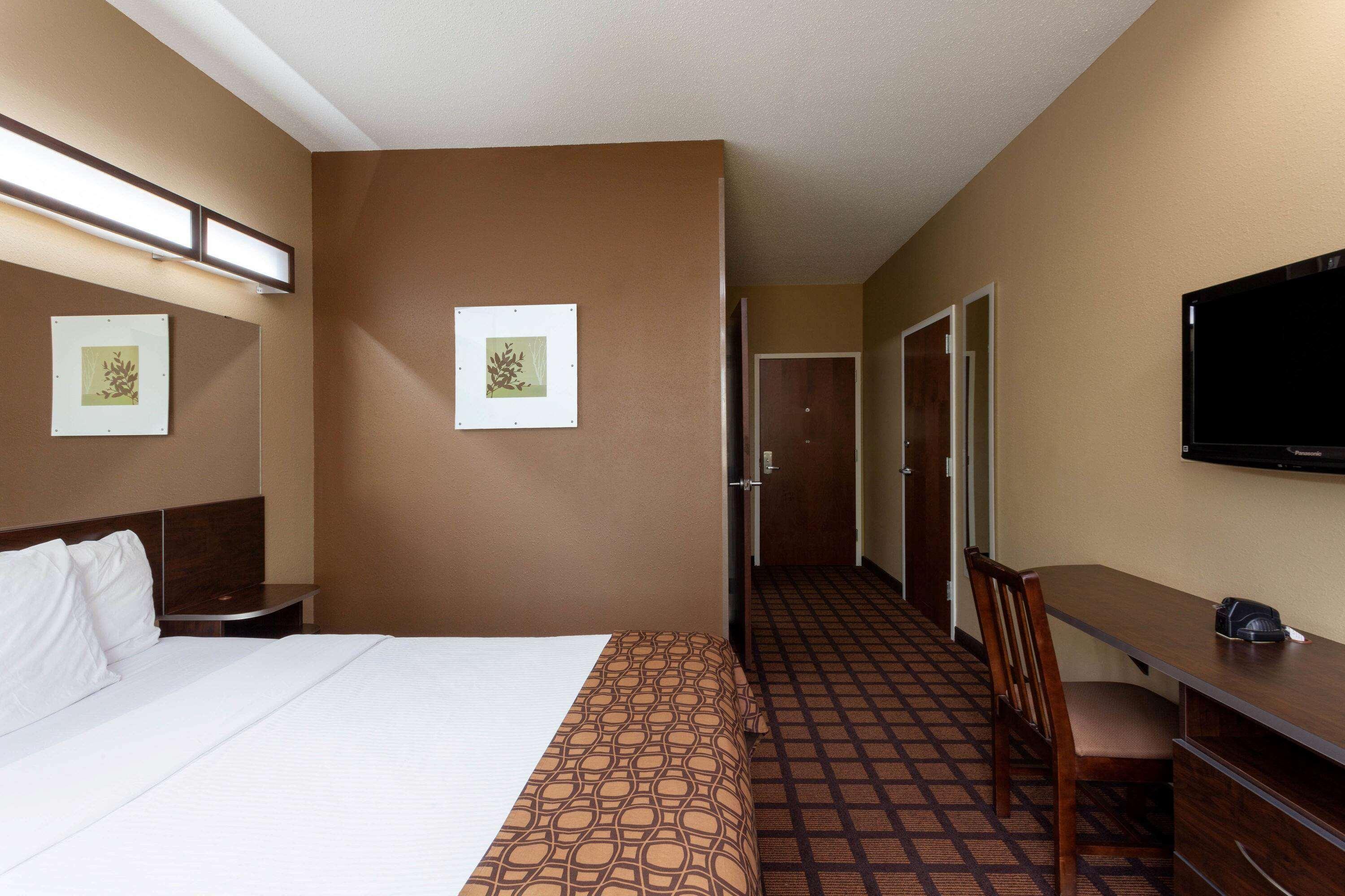 Microtel Inn & Suites By Wyndham Columbia Bagian luar foto