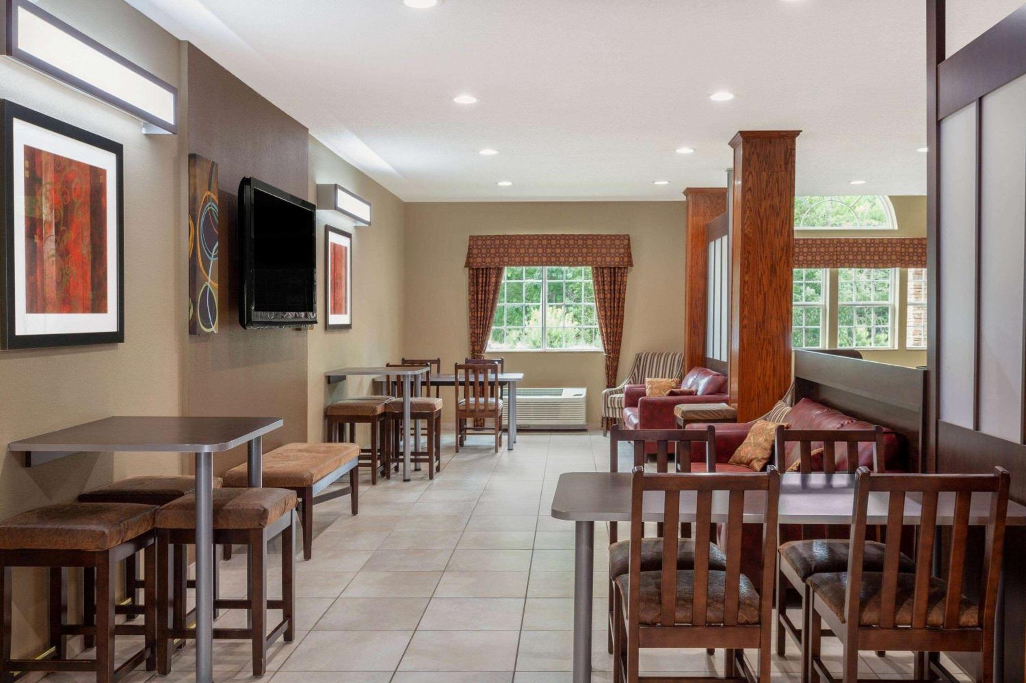 Microtel Inn & Suites By Wyndham Columbia Bagian luar foto